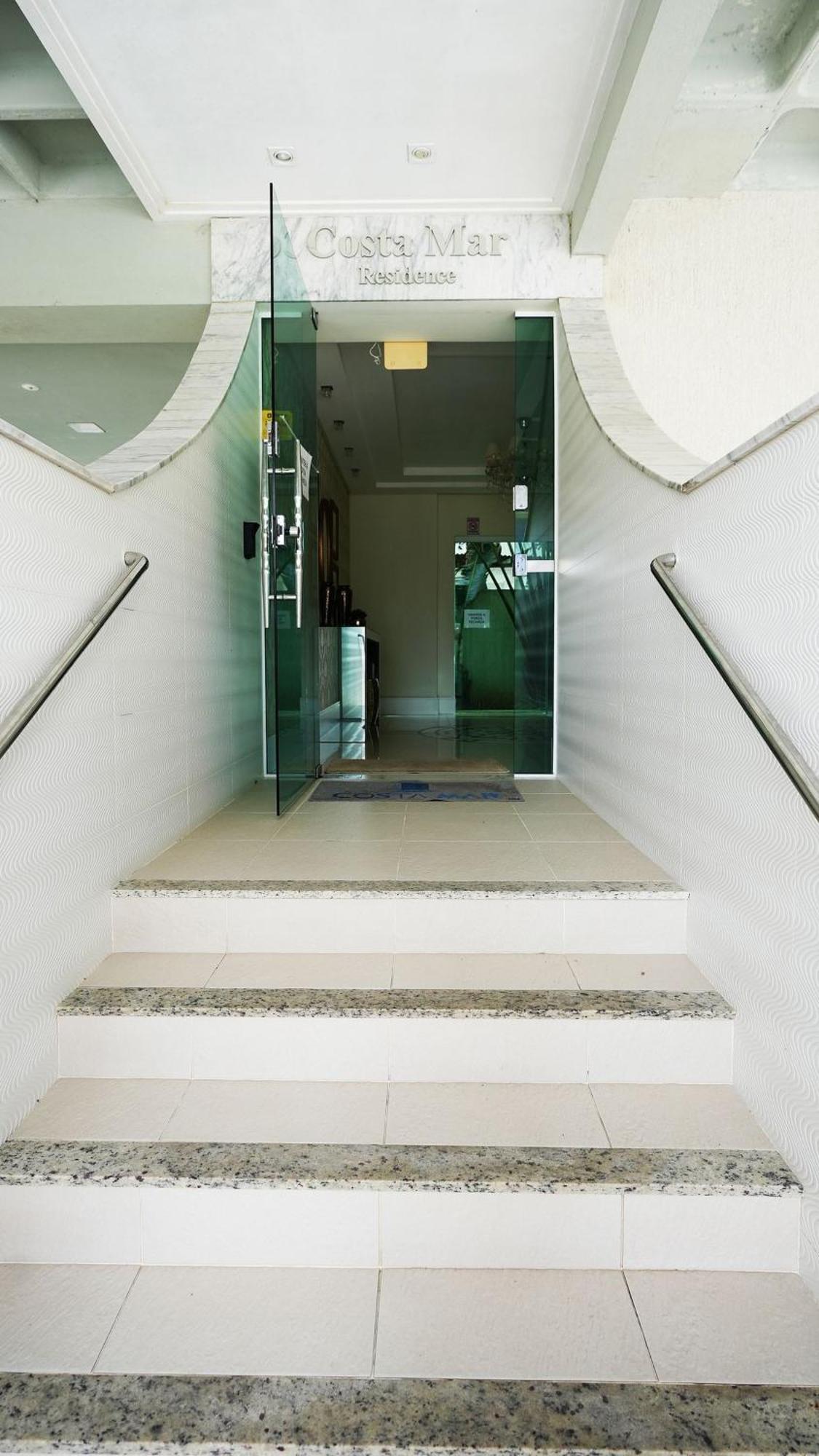 Edificio Costa Mar - Centro De Bombinhas Appartement Buitenkant foto